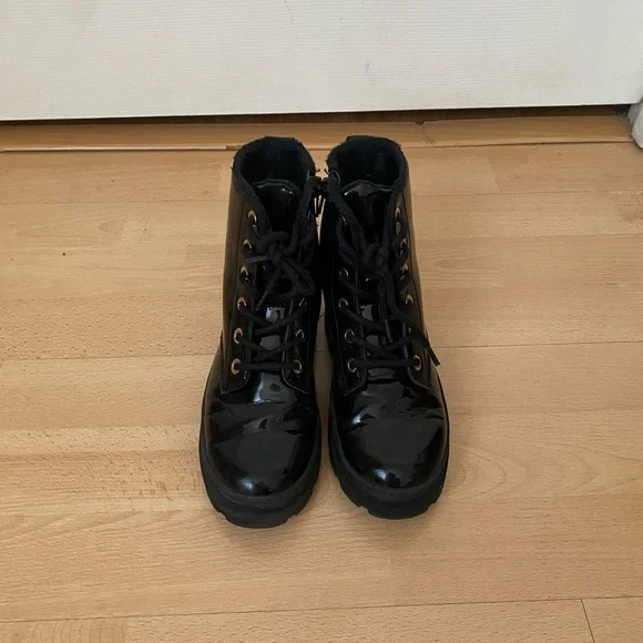 Warm Lined Boots - Picture 2 of 8